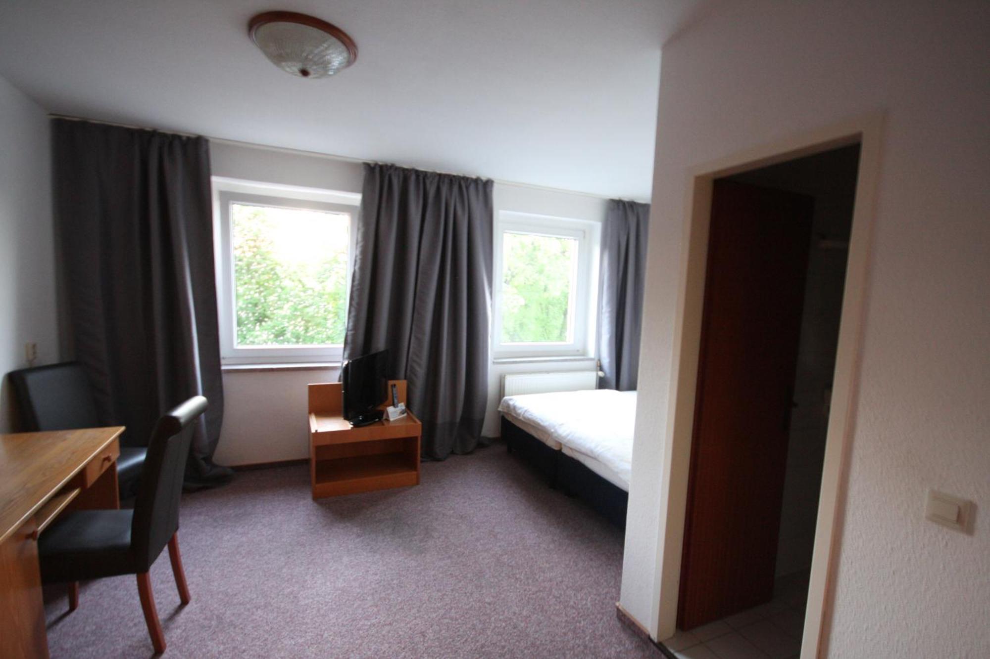 SL´otel Budget Bernburg  Zimmer foto